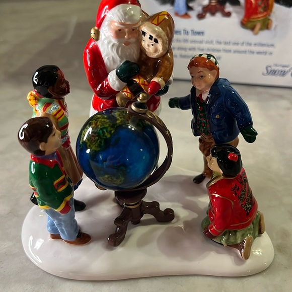 Dept 56 Santa Comes to Town 2000 Original Snow Village #56-55015 - Picture 2 of 11